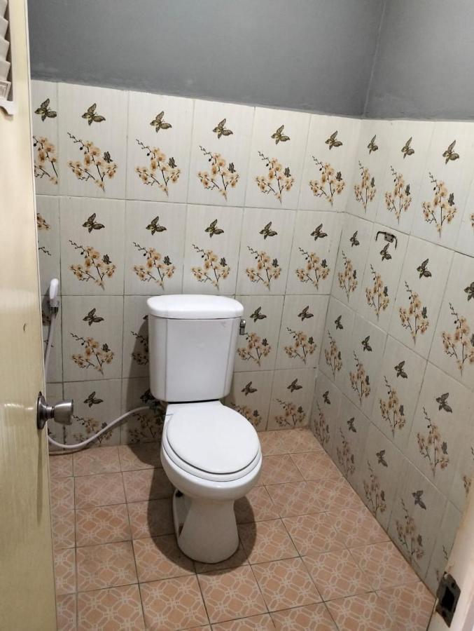 T&T Homestay Kuta  Екстер'єр фото