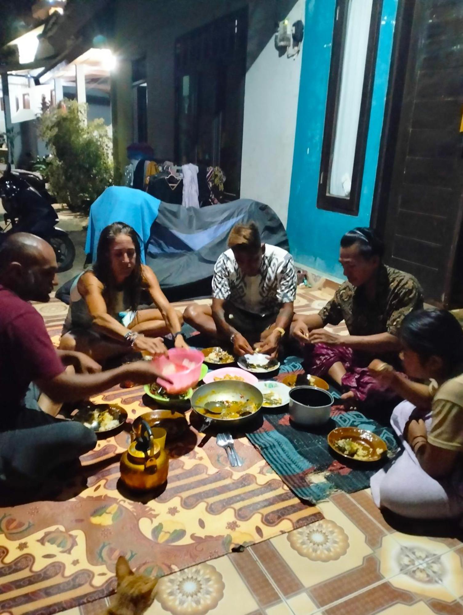 T&T Homestay Kuta  Екстер'єр фото