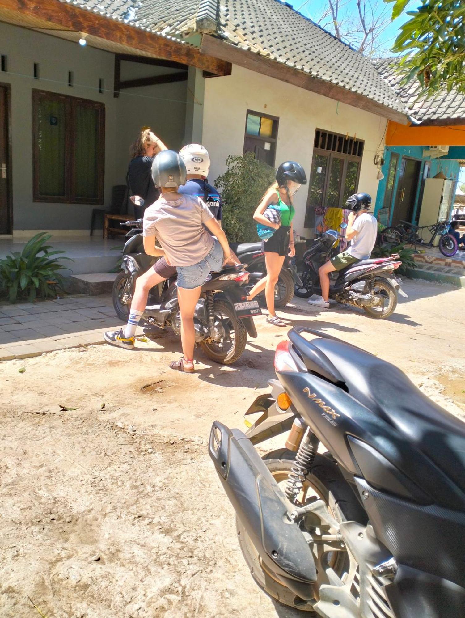 T&T Homestay Kuta  Екстер'єр фото